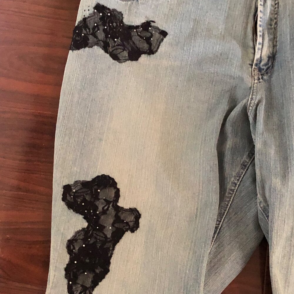 Woman's Plus Size L.A. Blues Deluxe Jeans With Black Lace Embellishment Size 26 - Picture 15 of 15